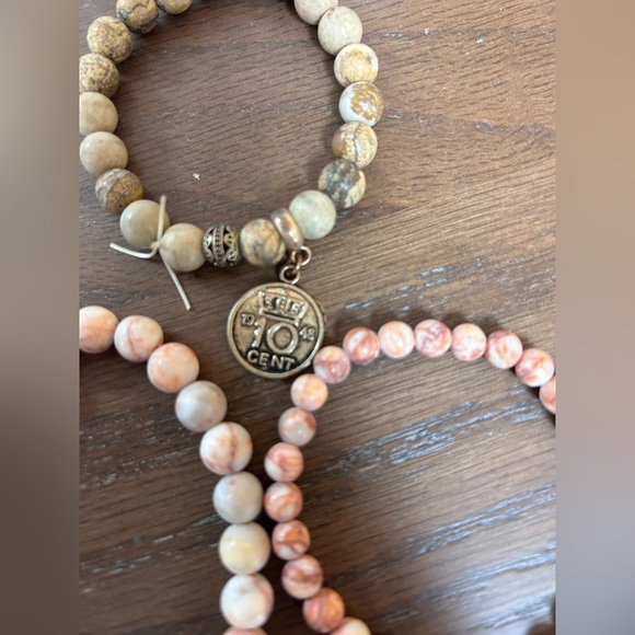 Vintage inspired bracelets - Picture 3 of 3